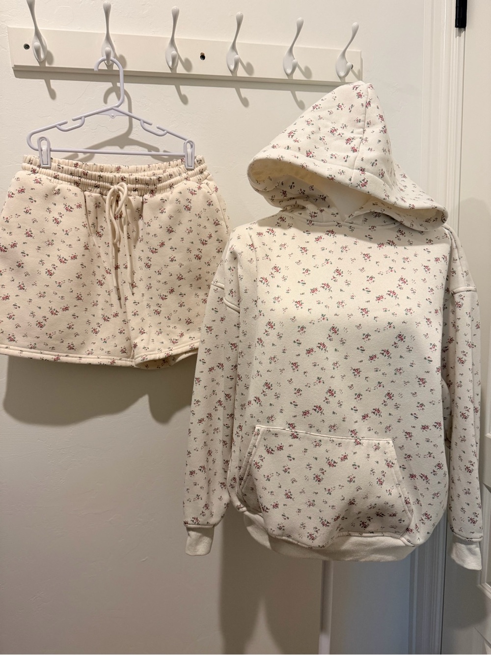 Cozy Floral Hoodie & Shorts Loungewear Set - Cream with Pink Roses